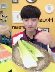 吃瓜达人小帅哥视频下载,揭秘吃瓜达人小帅哥视频下载全攻略